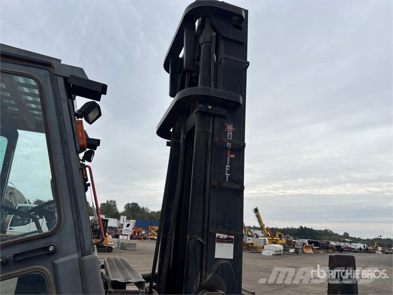 TCM FD80Z8 15450 lb Pneumatic Tire Forklift شاحنات ذات رافعات شوكية - أخرى