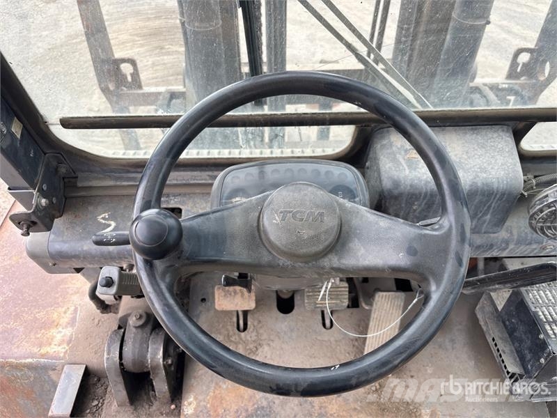 TCM FD80Z8 15450 lb Pneumatic Tire Forklift شاحنات ذات رافعات شوكية - أخرى
