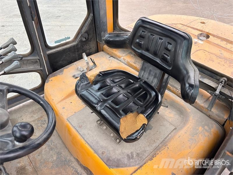 TCM FD80Z8 15450 lb Pneumatic Tire Forklift شاحنات ذات رافعات شوكية - أخرى