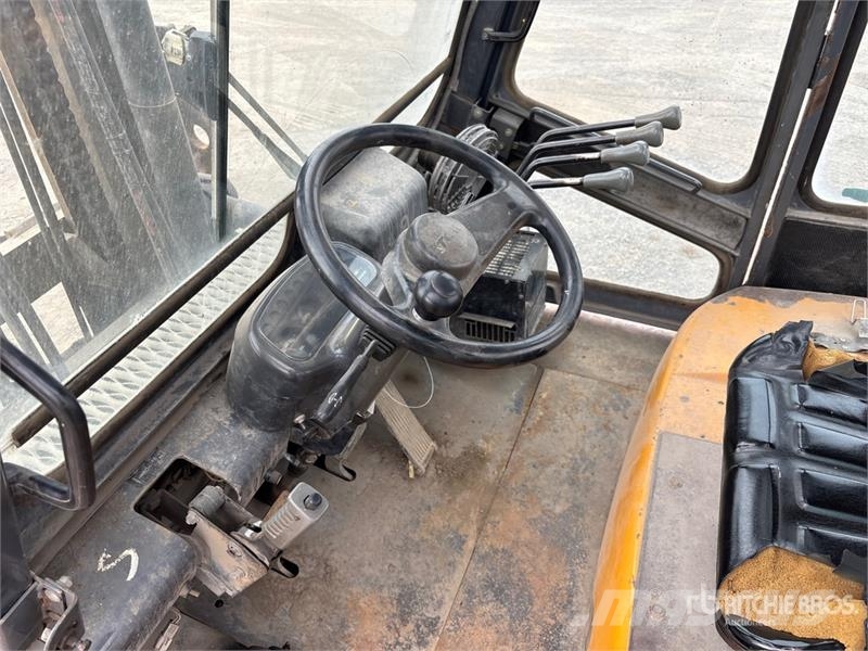 TCM FD80Z8 15450 lb Pneumatic Tire Forklift شاحنات ذات رافعات شوكية - أخرى