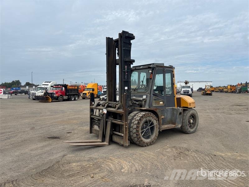 TCM FD80Z8 15450 lb Pneumatic Tire Forklift شاحنات ذات رافعات شوكية - أخرى