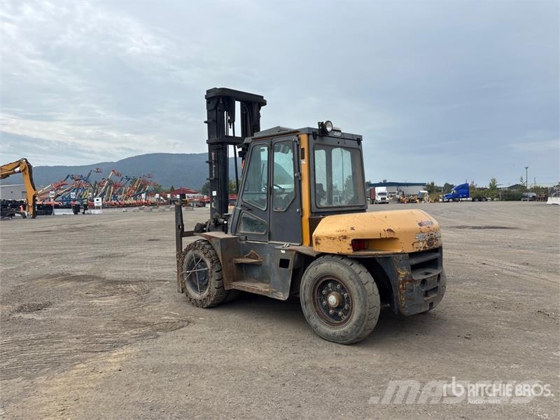 TCM FD80Z8 15450 lb Pneumatic Tire Forklift شاحنات ذات رافعات شوكية - أخرى