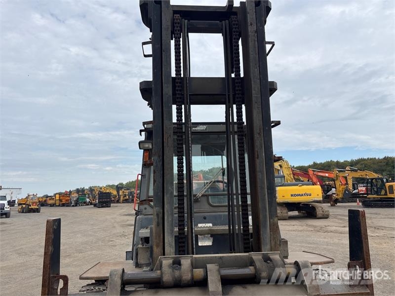 TCM FD80Z8 15450 lb Pneumatic Tire Forklift شاحنات ذات رافعات شوكية - أخرى