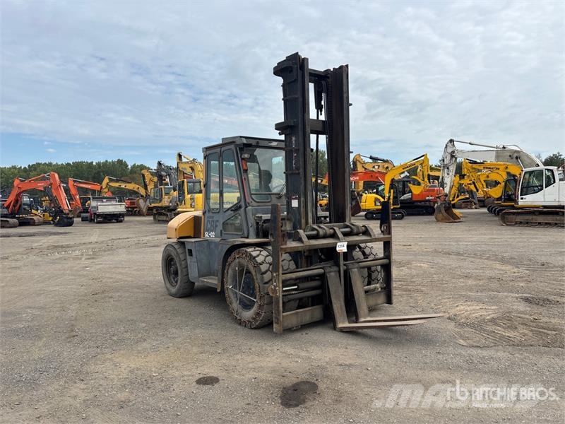 TCM FD80Z8 15450 lb Pneumatic Tire Forklift شاحنات ذات رافعات شوكية - أخرى