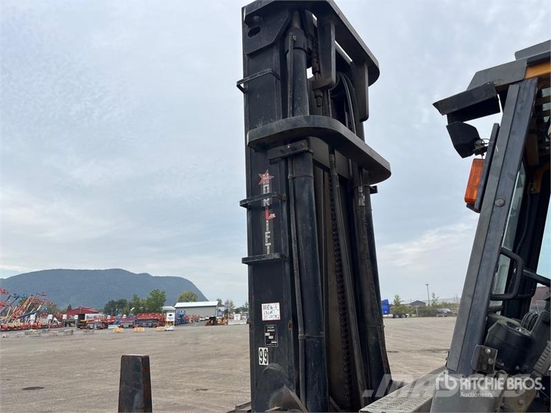 TCM FD80Z8 15450 lb Rough Terrain Forklift Empilhadores todo-terreno