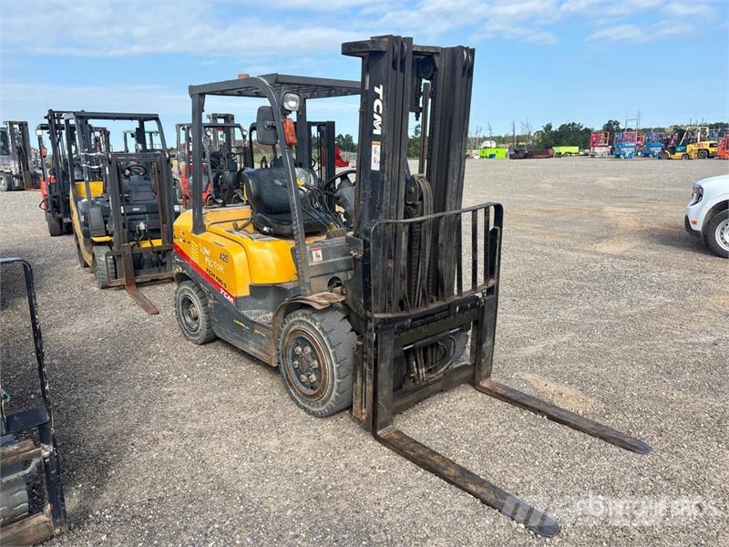 TCM FG30T3DF 4950 lb Pneumatic Tire Forklift Gaffeltrucks - andre