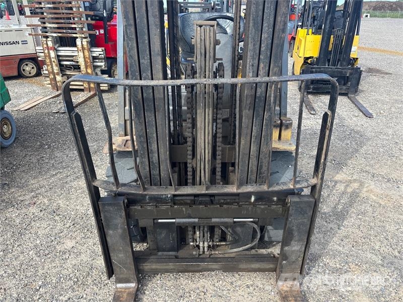 TCM FG30T3DF 4950 lb Pneumatic Tire Forklift Gaffeltrucks - andre