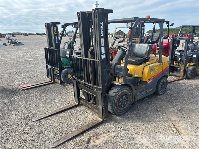 TCM FG30T3DF 4950 lb Pneumatic Tire Forklift Gaffeltrucks - andre