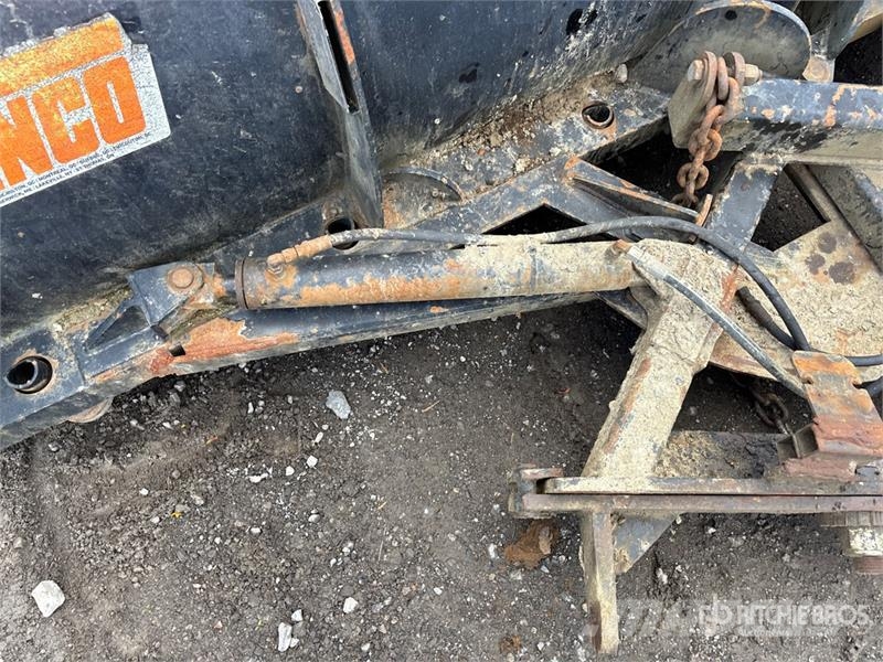  Tenco 10 ft Hydraulic Reversing Snow Plow - Fits T Snežne daske i plugovi