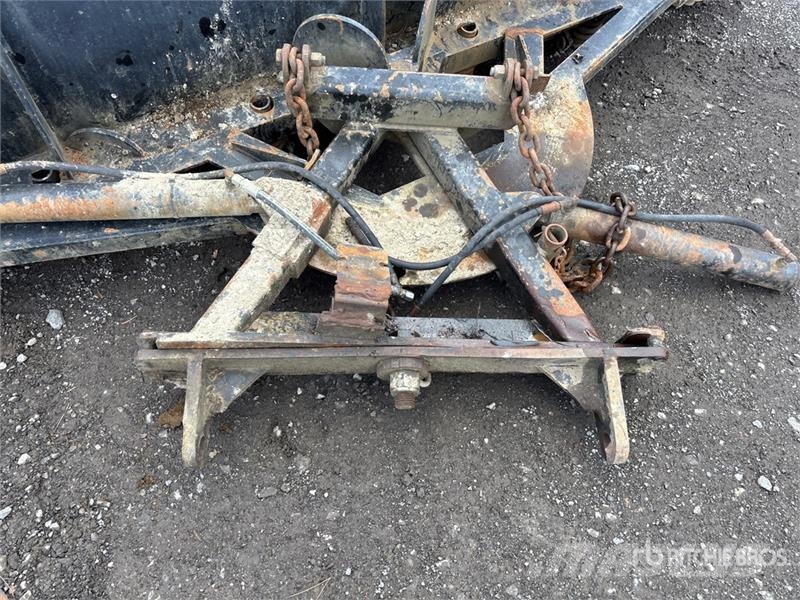  Tenco 10 ft Hydraulic Reversing Snow Plow - Fits T Snežne daske i plugovi