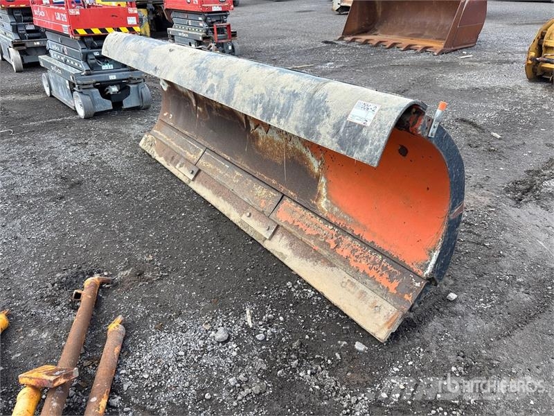  Tenco 10 ft Hydraulic Reversing Snow Plow - Fits T Snežne daske i plugovi