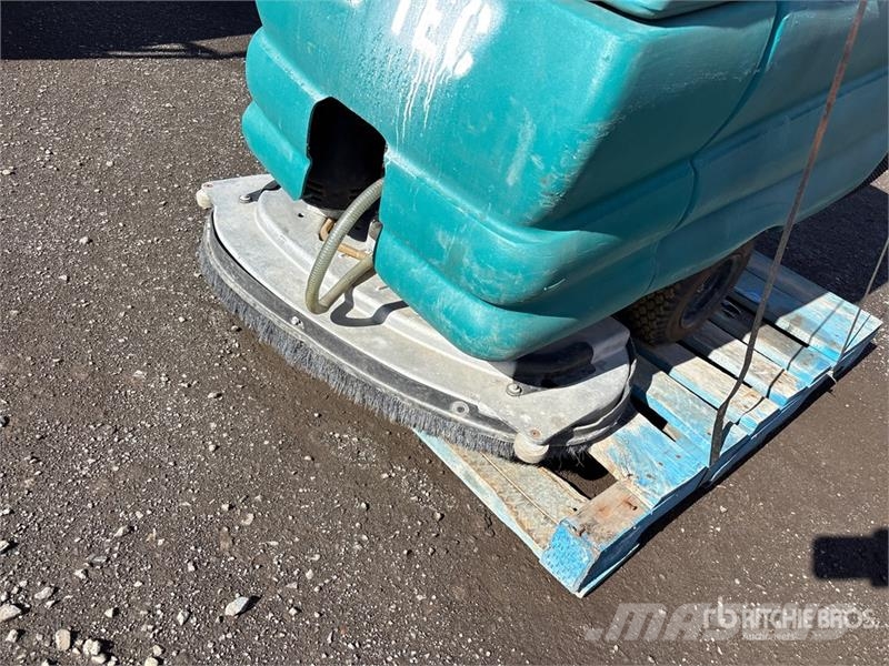 Tennant 5680-32D Floor Scrubber (Inoperable) Muut perävaunut