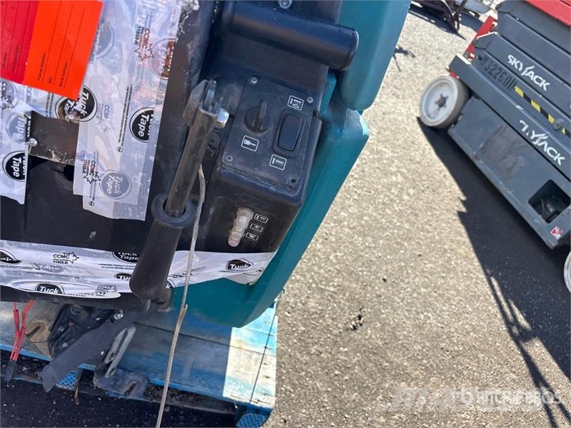 Tennant 5680-32D Floor Scrubber (Inoperable) Muut perävaunut