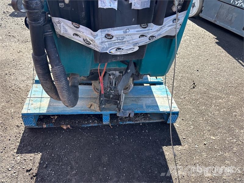 Tennant 5680-32D Walk-Behind Floor Scrubber (Inoperable) Autre remorque agricole