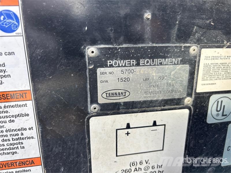 Tennant 5700 Walk-Behind Electric Floor Sweeper Egyéb betakarító felszerelések