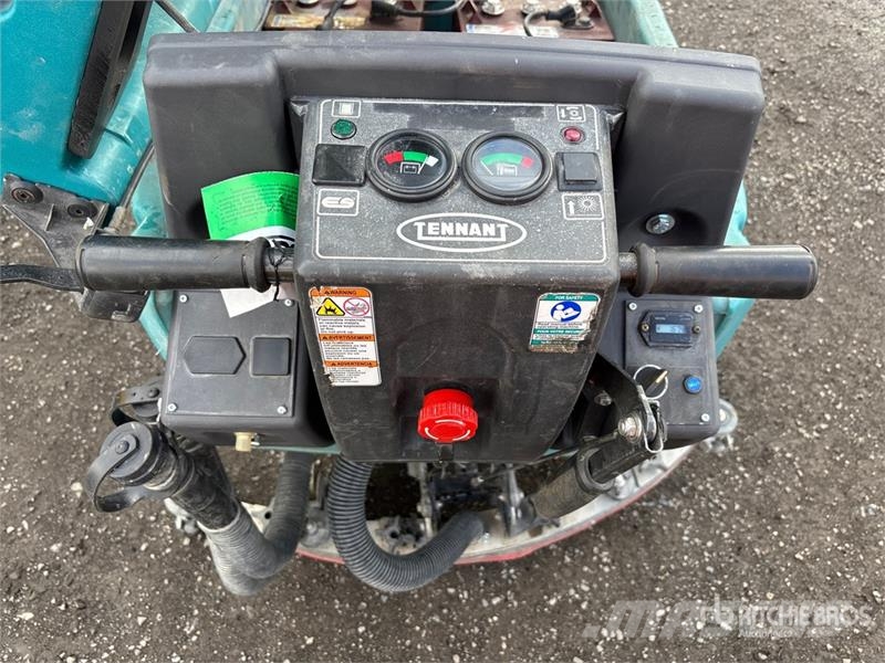 Tennant 5700 Walk-Behind Electric Floor Sweeper Egyéb betakarító felszerelések