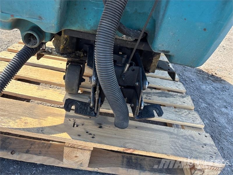 Tennant 5700 Walk-Behind Electric Floor Sweeper (Inoperabl Muud saagikoristusmasinad