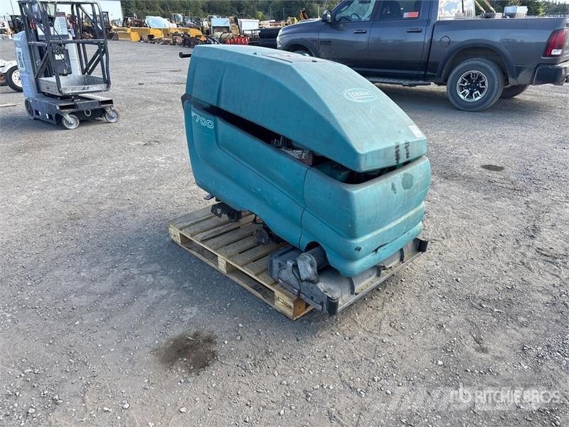 Tennant 5700 Walk-Behind Electric Floor Sweeper (Inoperabl Muud saagikoristusmasinad