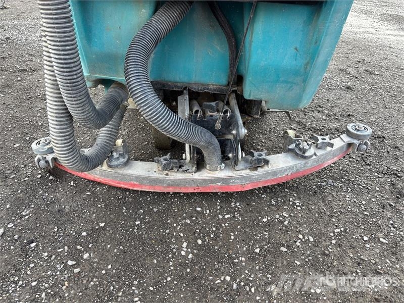 Tennant 5700 Walk-Behind Electric Floor Sweeper Egyéb betakarító felszerelések