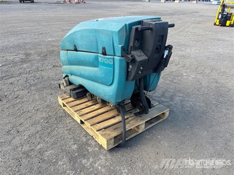 Tennant 5700 Walk-Behind Electric Floor Sweeper (Inoperabl Muud saagikoristusmasinad