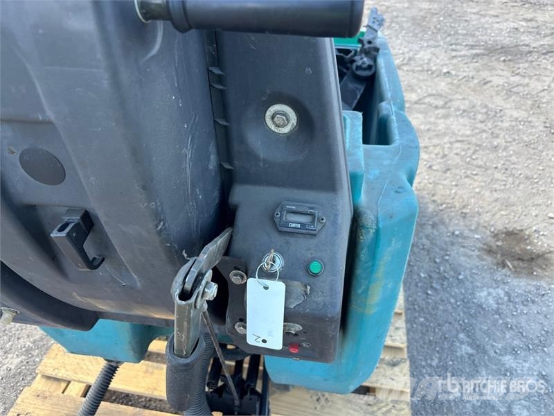 Tennant 5700 Walk-Behind Electric Floor Sweeper (Inoperabl Muud saagikoristusmasinad