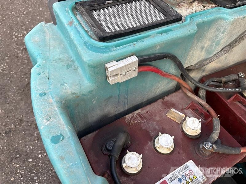 Tennant 5700 Walk-Behind Electric Floor Sweeper Egyéb betakarító felszerelések