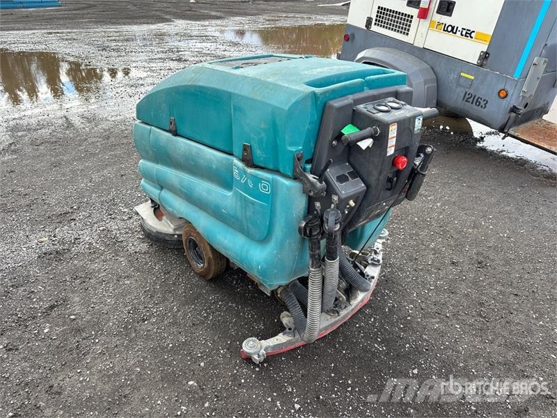 Tennant 5700 Walk-Behind Electric Floor Sweeper Egyéb betakarító felszerelések
