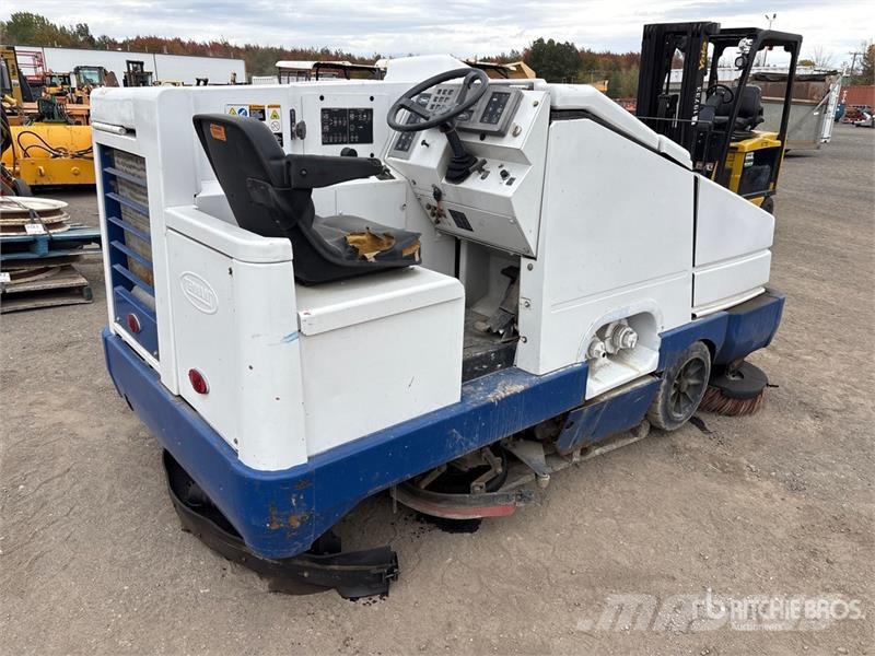 Tennant Ride-On Floor Sweeper Ostala oprema za žetvu