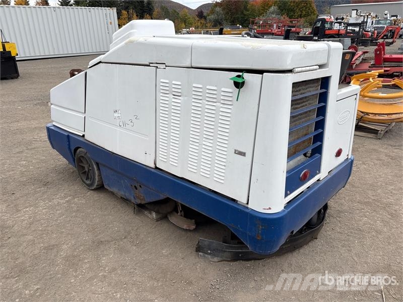 Tennant Ride-On Floor Sweeper Ostala oprema za žetvu