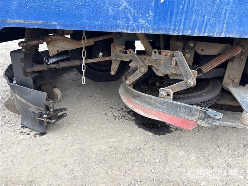 Tennant Ride-On Floor Sweeper Ostala oprema za žetvu