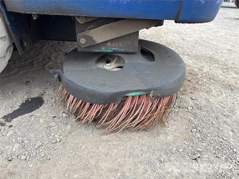 Tennant Ride-On Floor Sweeper Ostala oprema za žetvu
