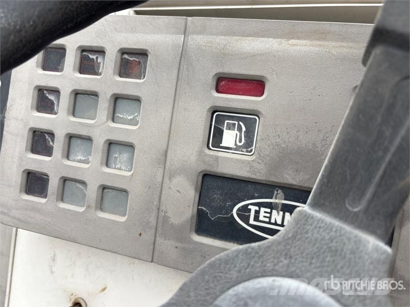 Tennant Ride-On Floor Sweeper Ostala oprema za žetvu