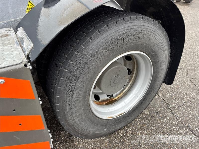 Terberg Benschop YJ223 4x2 Spotter Truck Terminalivedukid
