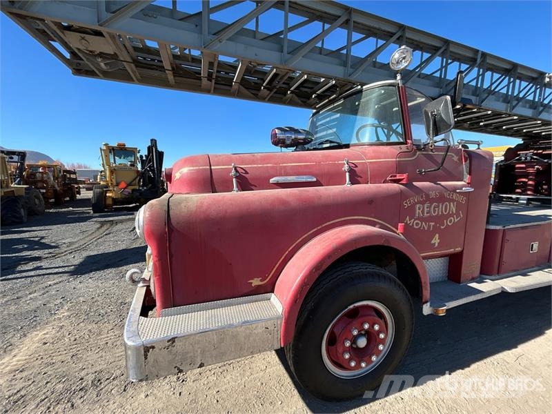  Thibault Custom 4x2 Ladder Fire Truck Fire trucks