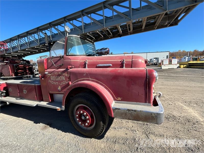  Thibault Custom 4x2 Ladder Fire Truck Fire trucks