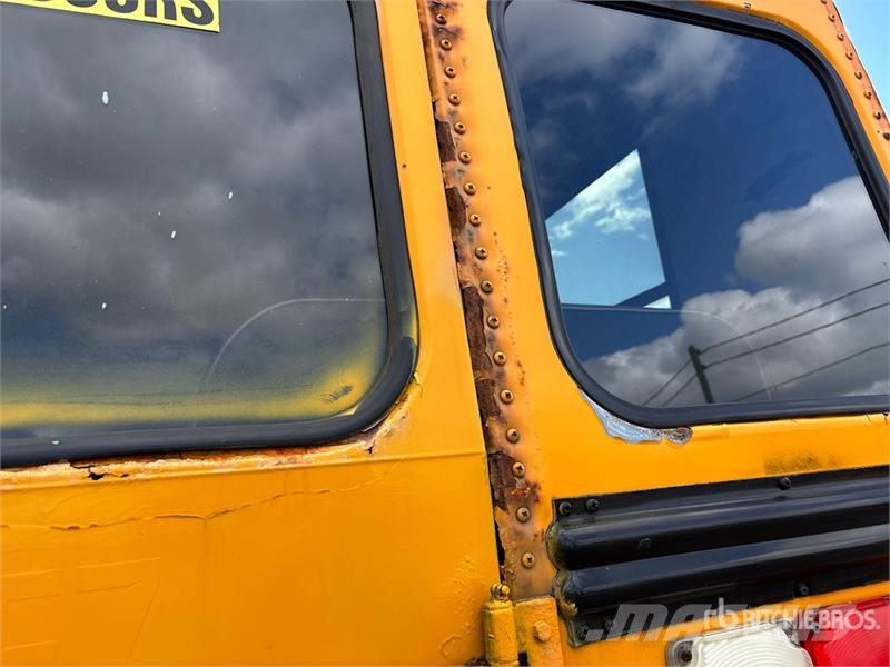 Thomas MVP EF 4x2 72-Seat School Bus Mini autobusi