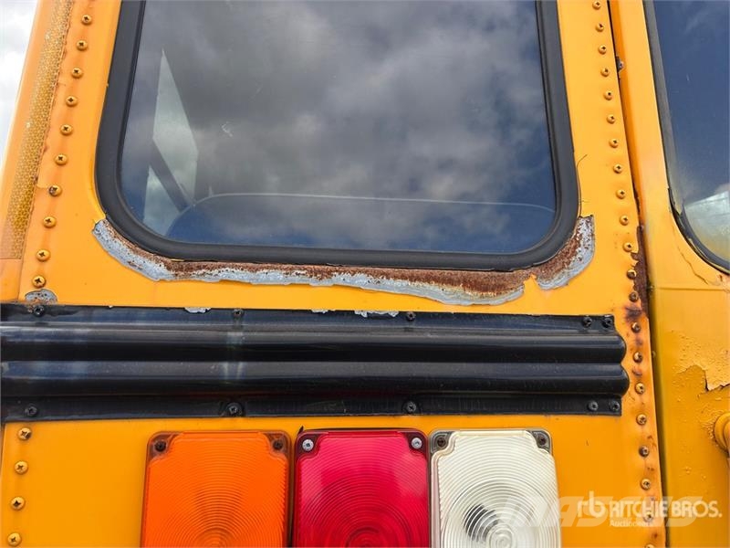 Thomas MVP EF 4x2 72-Seat School Bus Mini autobusi