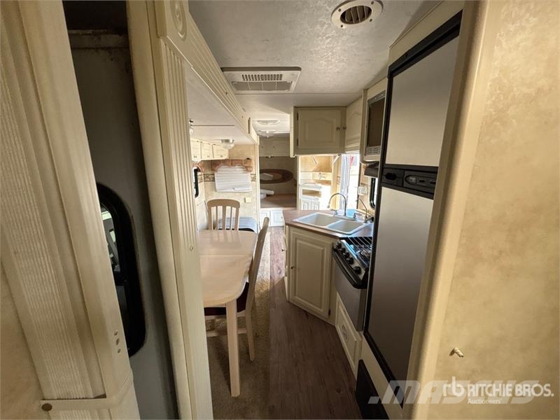Thor Adirondack 27 ft T/A Travel Trailer Other trailers
