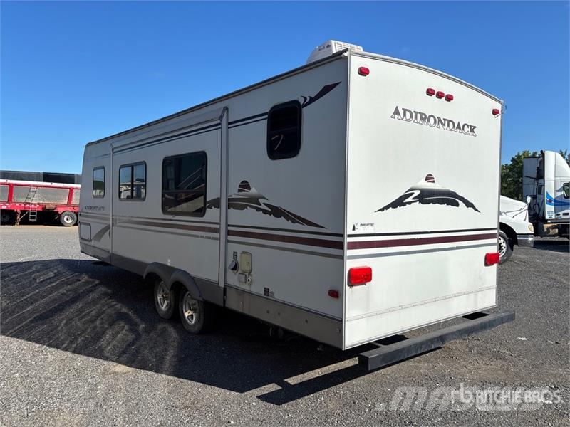 Thor Adirondack 27 ft T/A Travel Trailer Other trailers