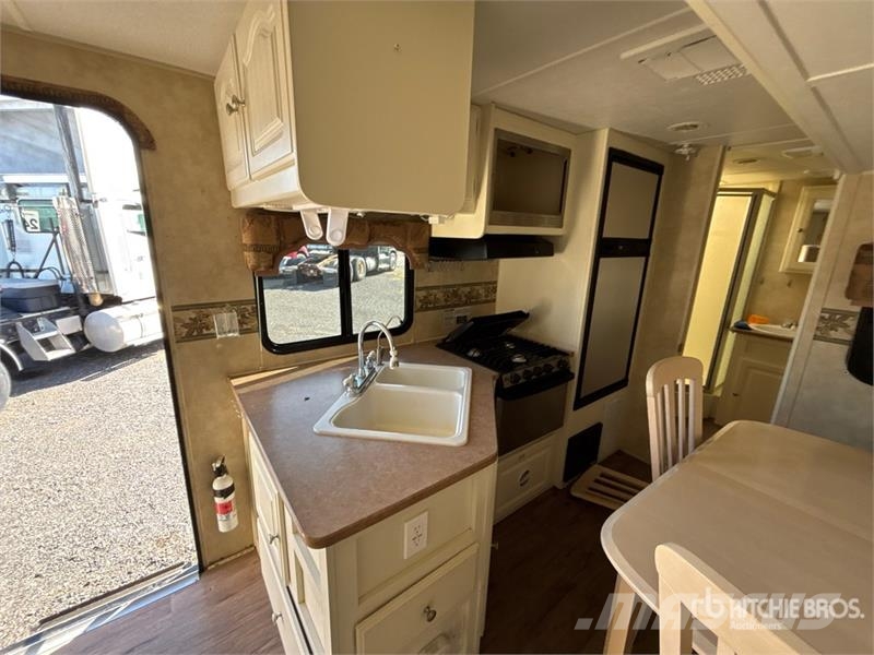 Thor Adirondack 27 ft T/A Travel Trailer Other trailers