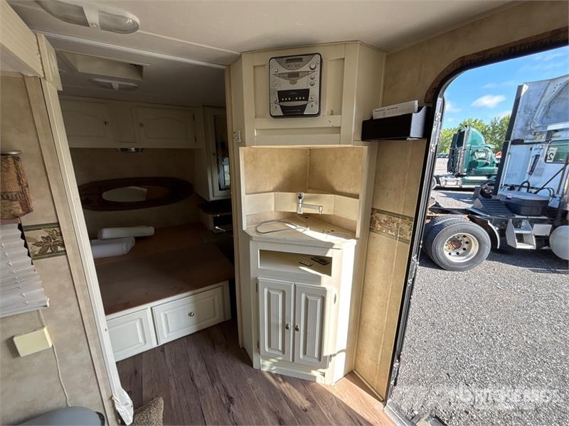 Thor Adirondack 27 ft T/A Travel Trailer Other trailers