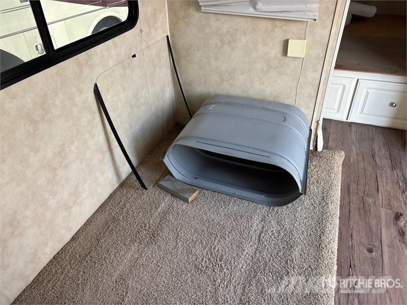 Thor Adirondack 27 ft T/A Travel Trailer Other trailers