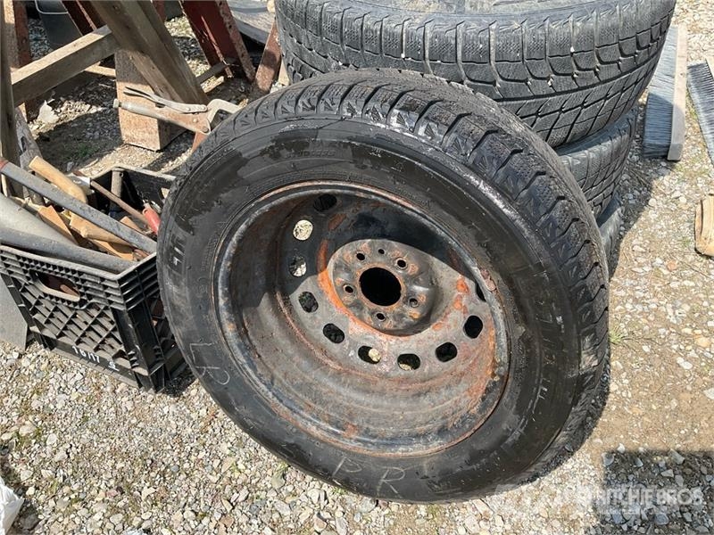 Tires and Assorted Woodshop Items Drugi deli