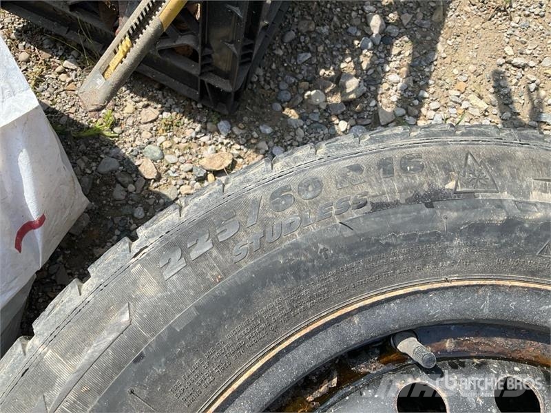 Tires and Assorted Woodshop Items Drugi deli