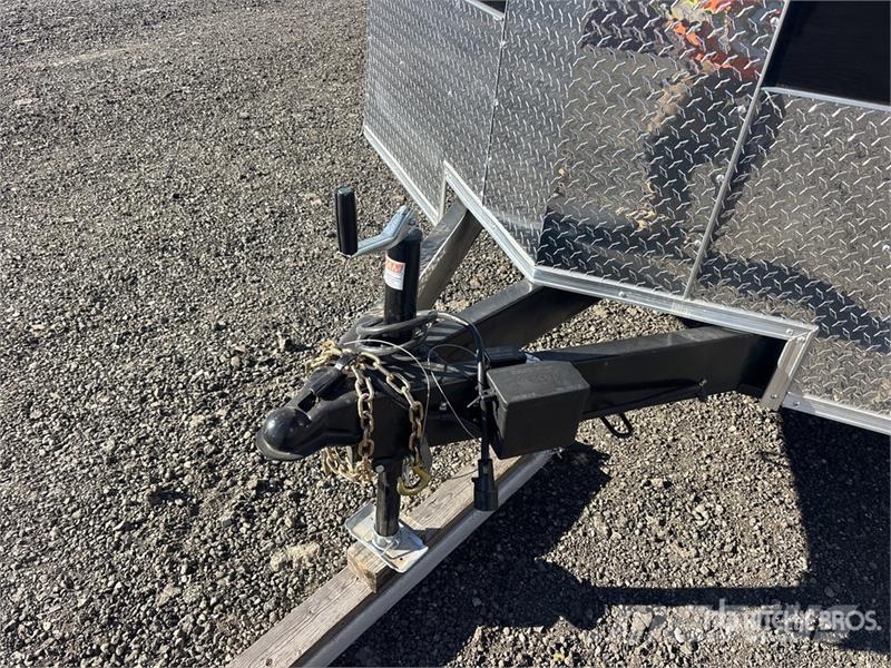  Titanium 24 ft T/A Enclosed Trailer Прицепы-фургоны