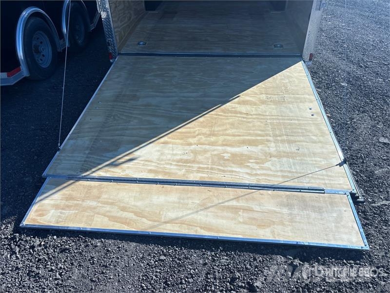  Titanium 24 ft T/A Enclosed Trailer Прицепы-фургоны