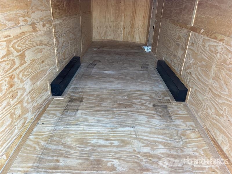  Titanium 24 ft T/A Enclosed Trailer Прицепы-фургоны
