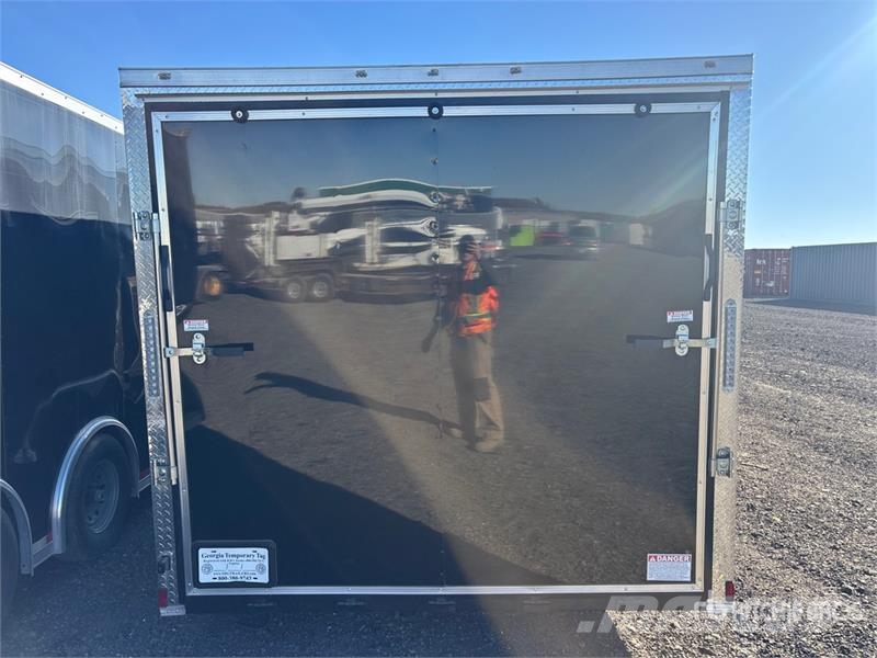  Titanium 24 ft T/A Enclosed Trailer Прицепы-фургоны