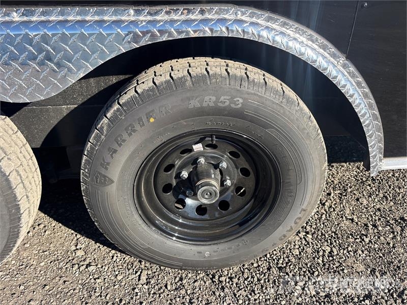  Titanium 24 ft T/A Enclosed Trailer Прицепы-фургоны