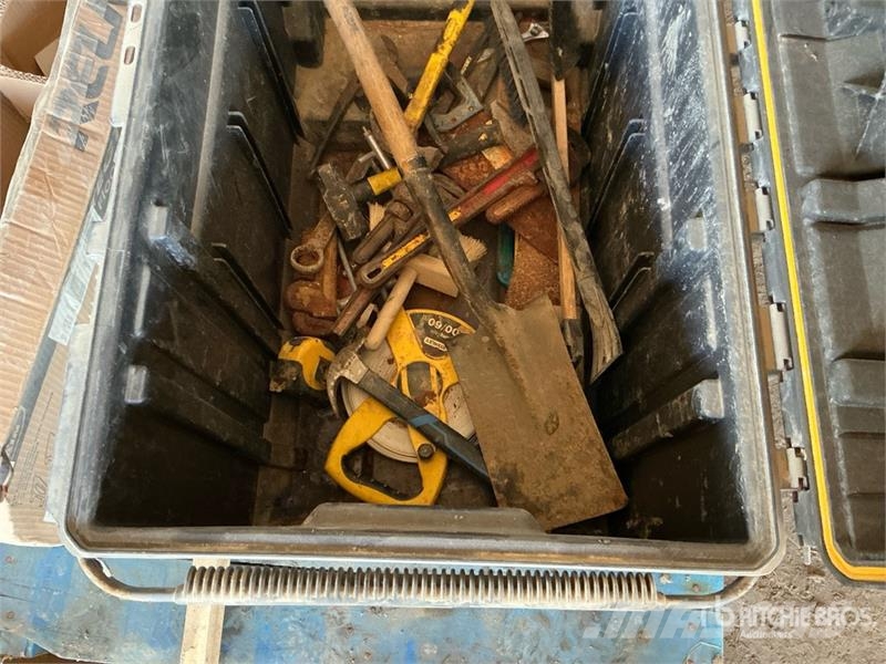 Tool box with miscellaneous tools and a storm drai Drugi deli